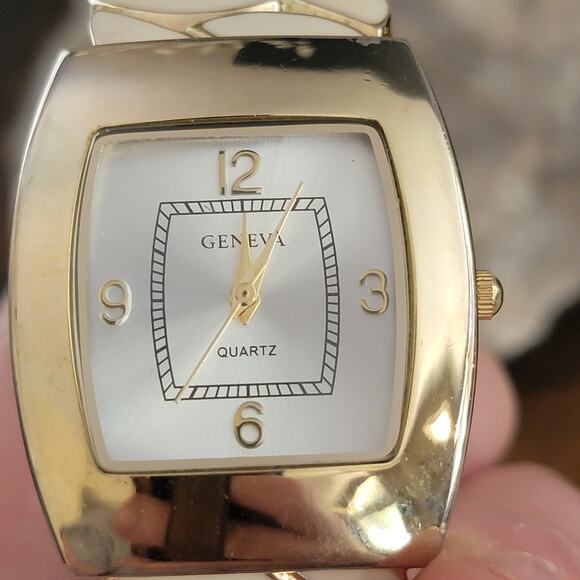 Vintage Watches Geneva Gold Tone Cushion Case Quartz Fashion Watch Womens - Picture 9 of 10